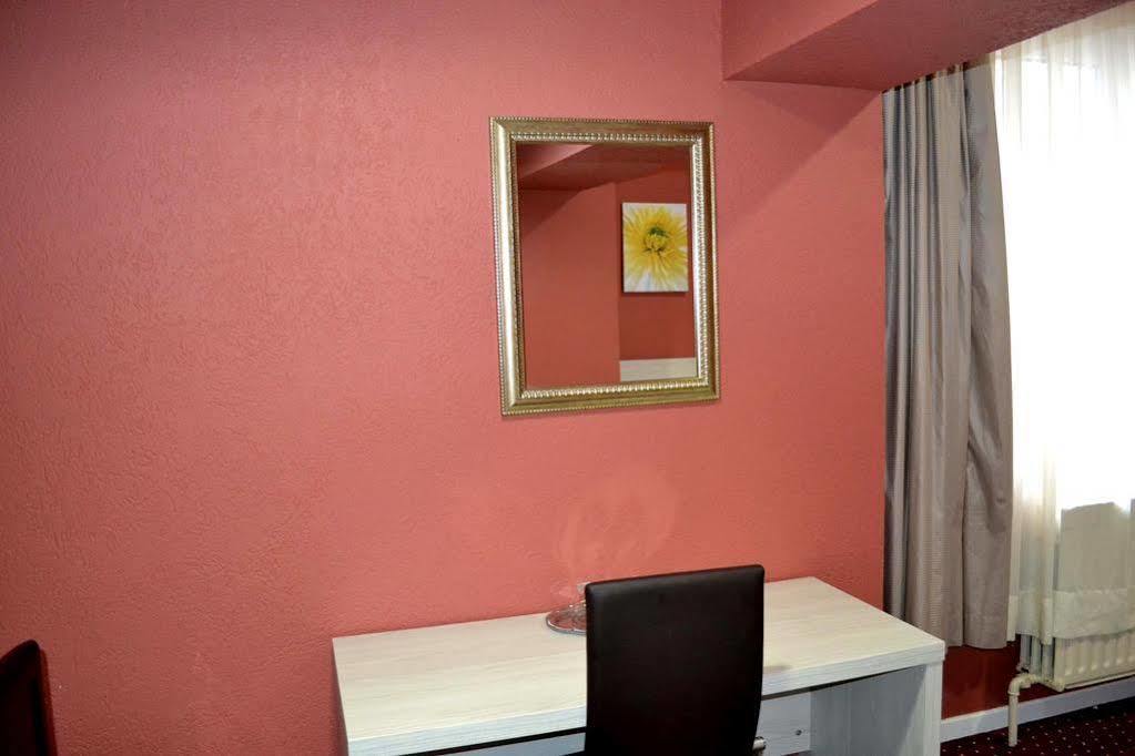 Hotel Auberge Van Strombeek Jette Exterior foto